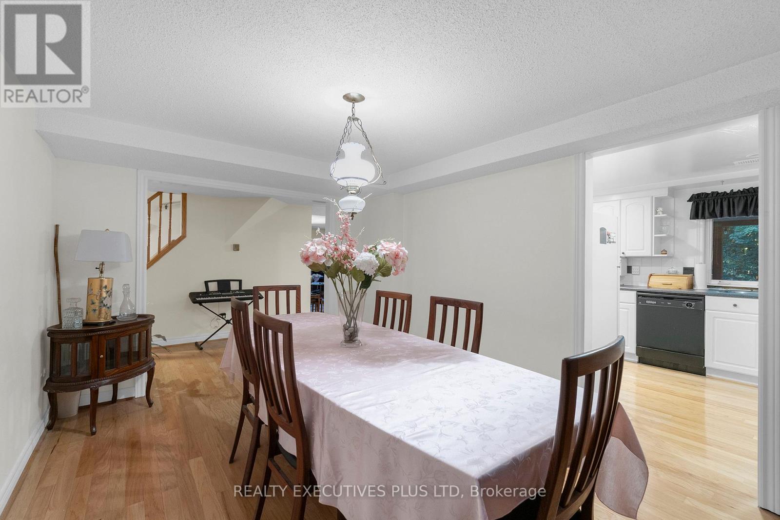 8 Lombardy Crescent, Brampton, Ontario  L6S 4L8 - Photo 26 - W9379512