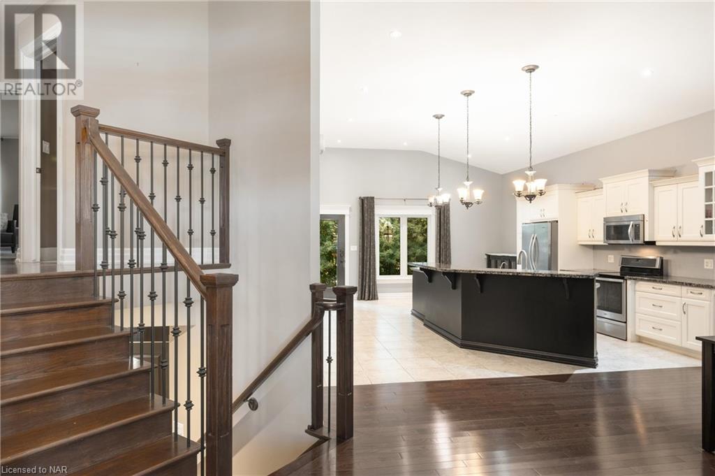 7 Sapphire Court, St. Catharines, Ontario  L2M 0A4 - Photo 4 - 40659434