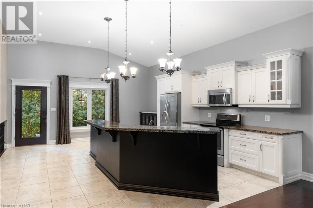 7 Sapphire Court, St. Catharines, Ontario  L2M 0A4 - Photo 5 - 40659434