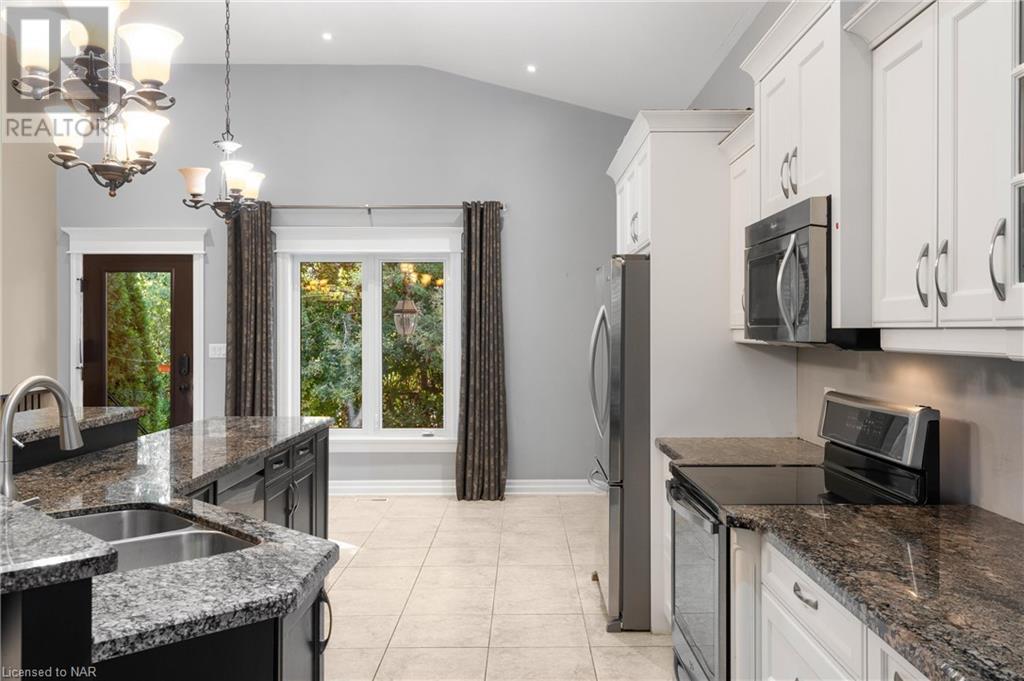 7 Sapphire Court, St. Catharines, Ontario  L2M 0A4 - Photo 8 - 40659434