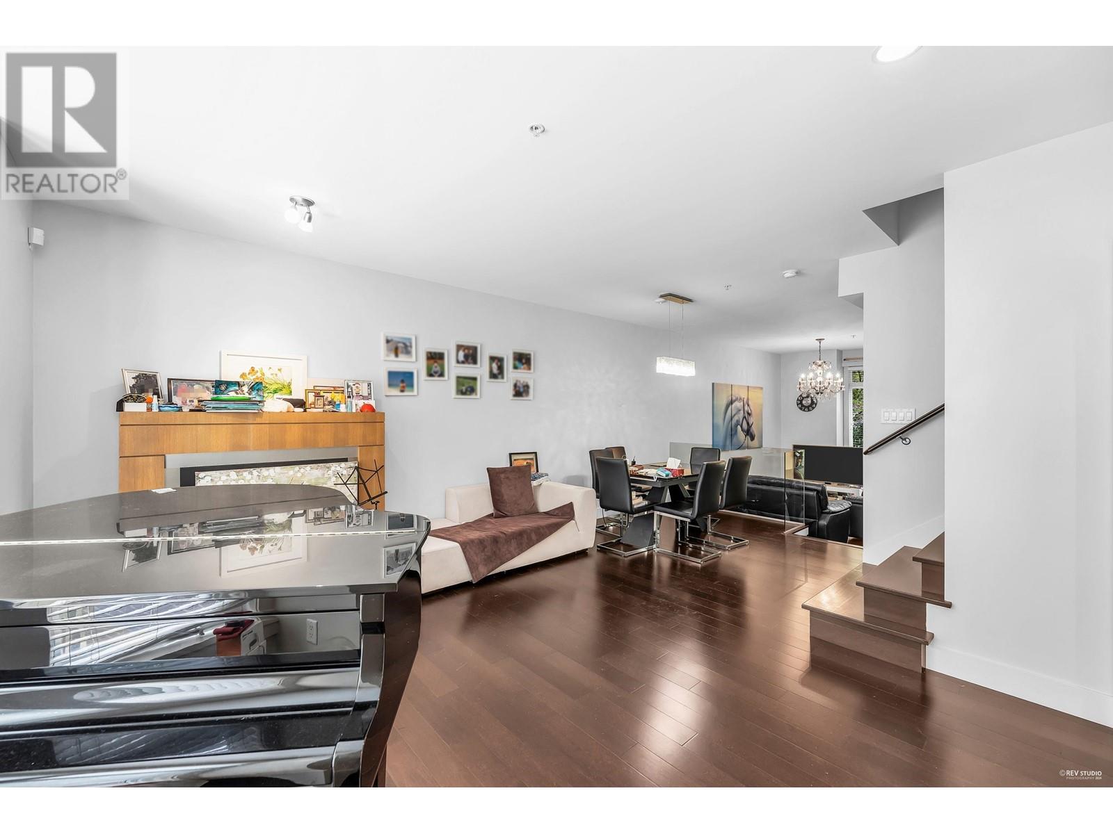 2 5879 Gray Avenue, Vancouver, British Columbia  V6S 0A9 - Photo 2 - R2932660