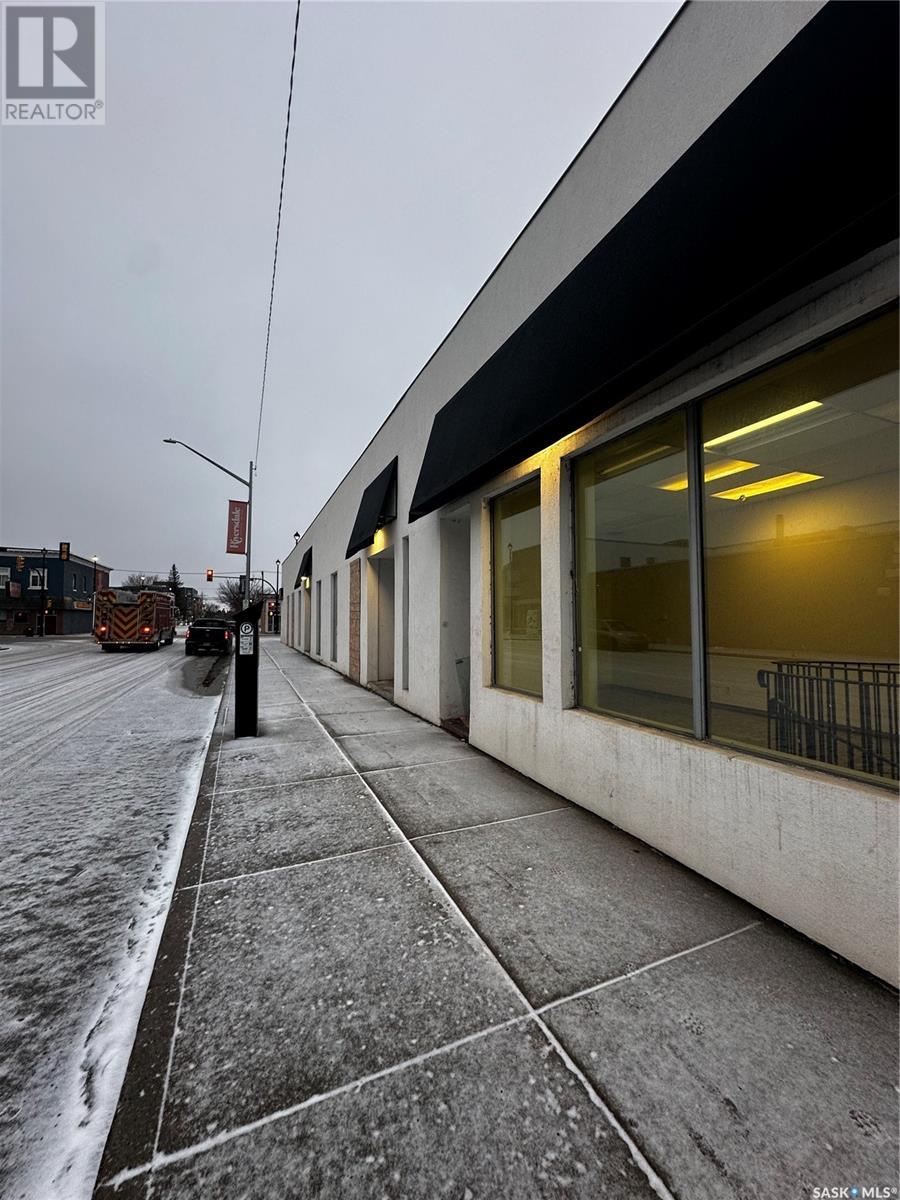 306 20th Street W, Saskatoon, Saskatchewan  S7M 1N3 - Photo 2 - SK985606