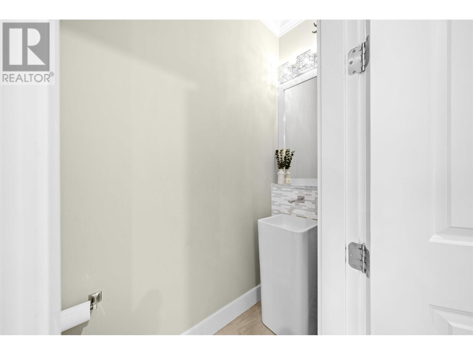 Listing Picture 12 of 28 : 10 7388 RAILWAY AVENUE, Richmond / 烈治文 - 魯藝地產 Yvonne Lu Group - MLS Medallion Club Member