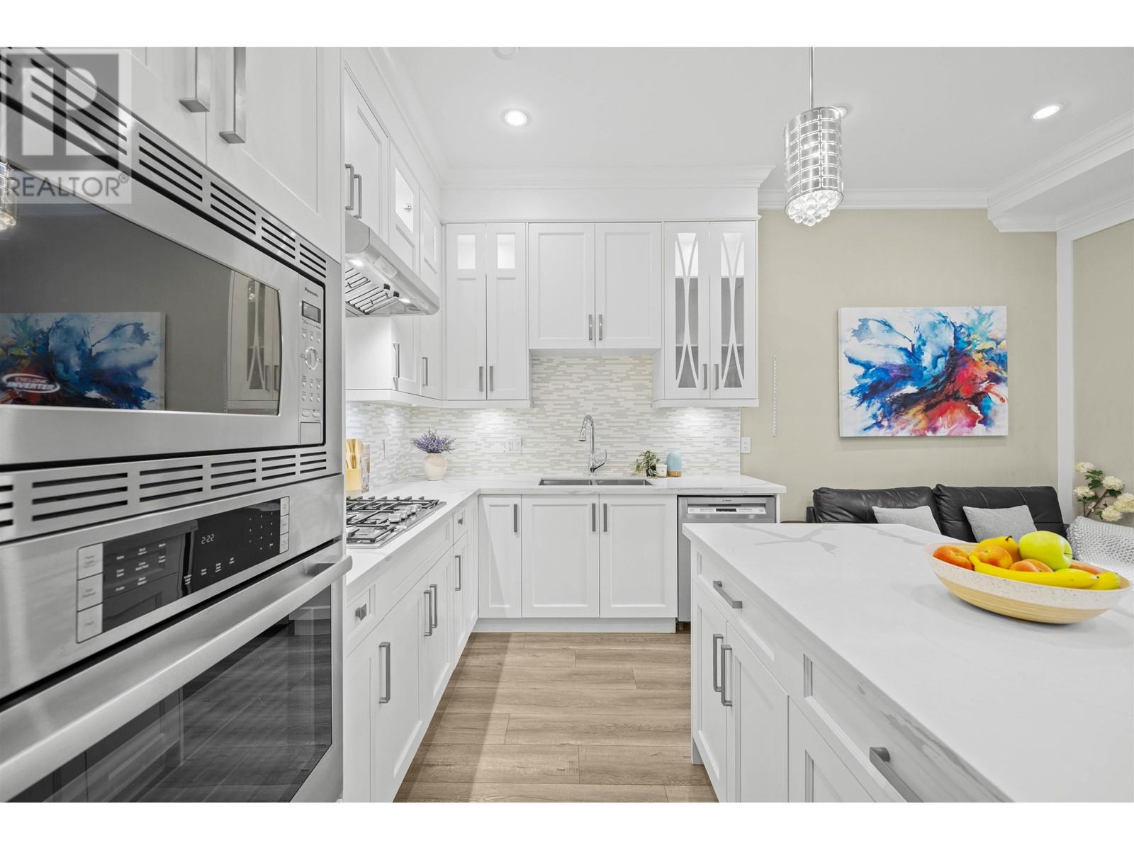 Listing Picture 4 of 28 : 10 7388 RAILWAY AVENUE, Richmond / 烈治文 - 魯藝地產 Yvonne Lu Group - MLS Medallion Club Member