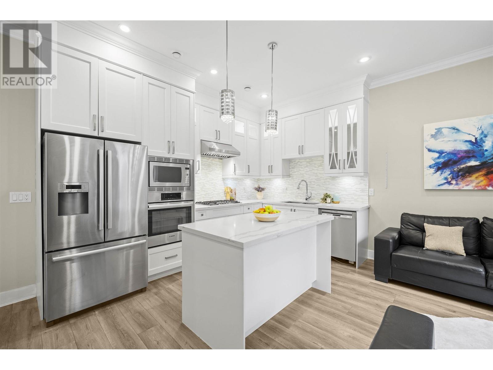 Listing Picture 7 of 28 : 10 7388 RAILWAY AVENUE, Richmond / 烈治文 - 魯藝地產 Yvonne Lu Group - MLS Medallion Club Member