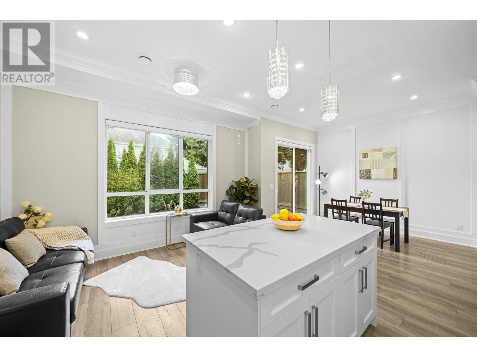 Listing Picture 8 of 28 : 10 7388 RAILWAY AVENUE, Richmond / 烈治文 - 魯藝地產 Yvonne Lu Group - MLS Medallion Club Member