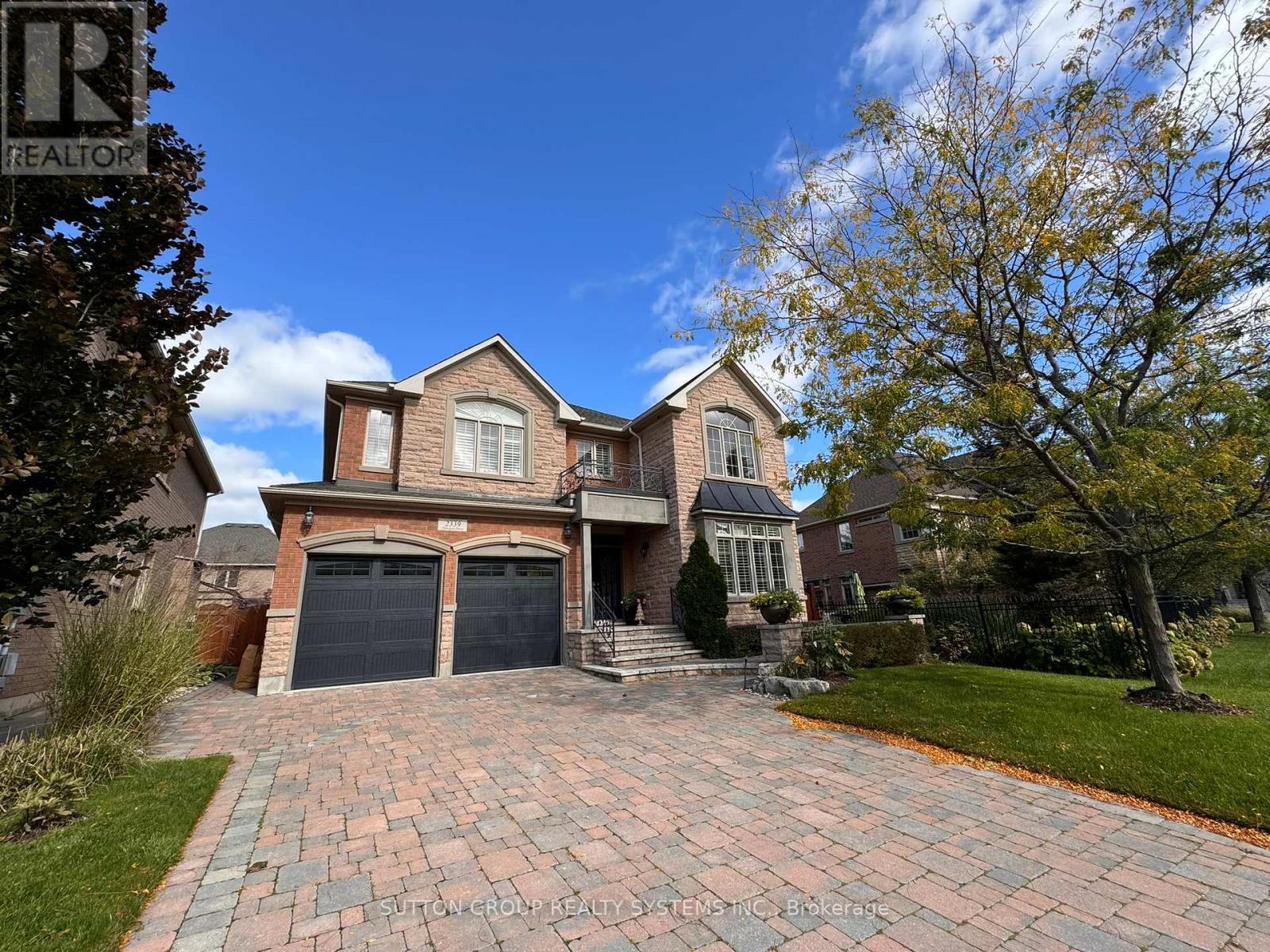 2339 Thruxton Drive, Oakville, Ontario  L6H 0C5 - Photo 2 - W9394032