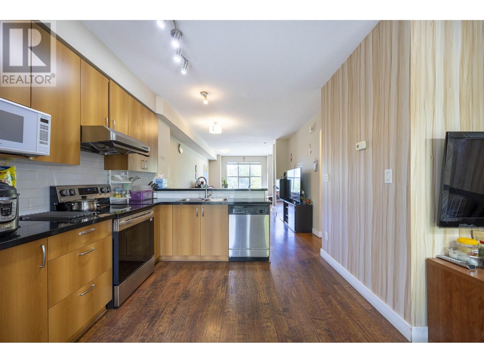 32 6736 SOUTHPOINT DRIVE