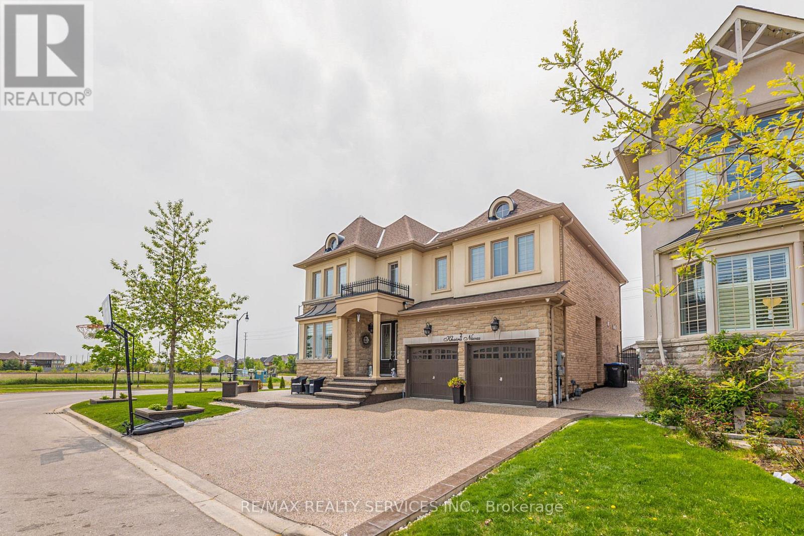 2 Poppy Hills Road, Brampton (Bram East), Ontario  L6P 3T4 - Photo 4 - W9394314