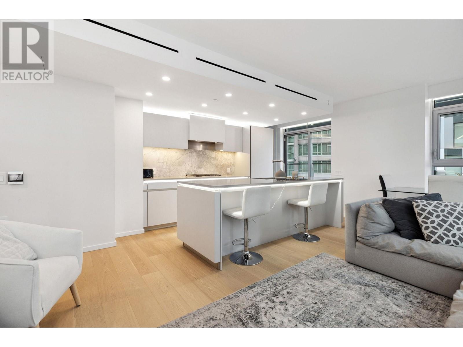 301 889 Pacific Street, Vancouver, British Columbia V6Z 1C3 - Photo 3 - R2935174