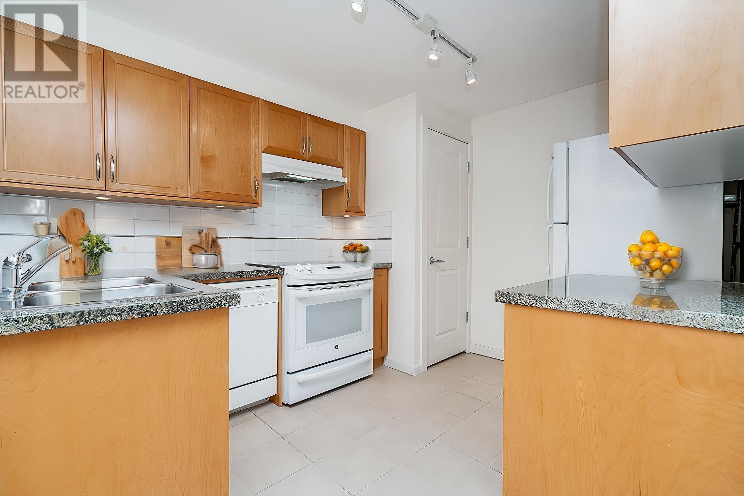 Listing Picture 11 of 28 : TH8 1889 ROSSER AVENUE, Burnaby / 本拿比 - 魯藝地產 Yvonne Lu Group - MLS Medallion Club Member