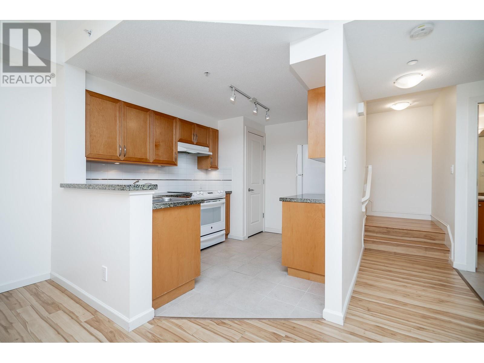 Listing Picture 13 of 28 : TH8 1889 ROSSER AVENUE, Burnaby / 本拿比 - 魯藝地產 Yvonne Lu Group - MLS Medallion Club Member