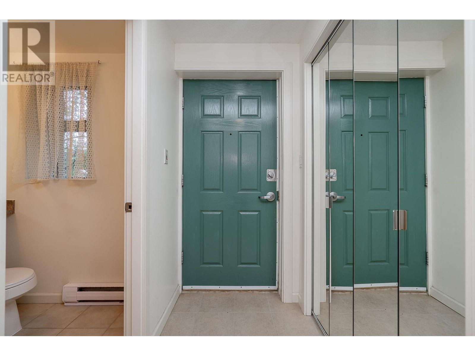 Listing Picture 3 of 28 : TH8 1889 ROSSER AVENUE, Burnaby / 本拿比 - 魯藝地產 Yvonne Lu Group - MLS Medallion Club Member