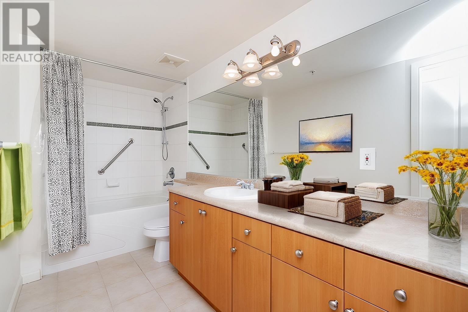 Listing Picture 24 of 28 : TH8 1889 ROSSER AVENUE, Burnaby / 本拿比 - 魯藝地產 Yvonne Lu Group - MLS Medallion Club Member