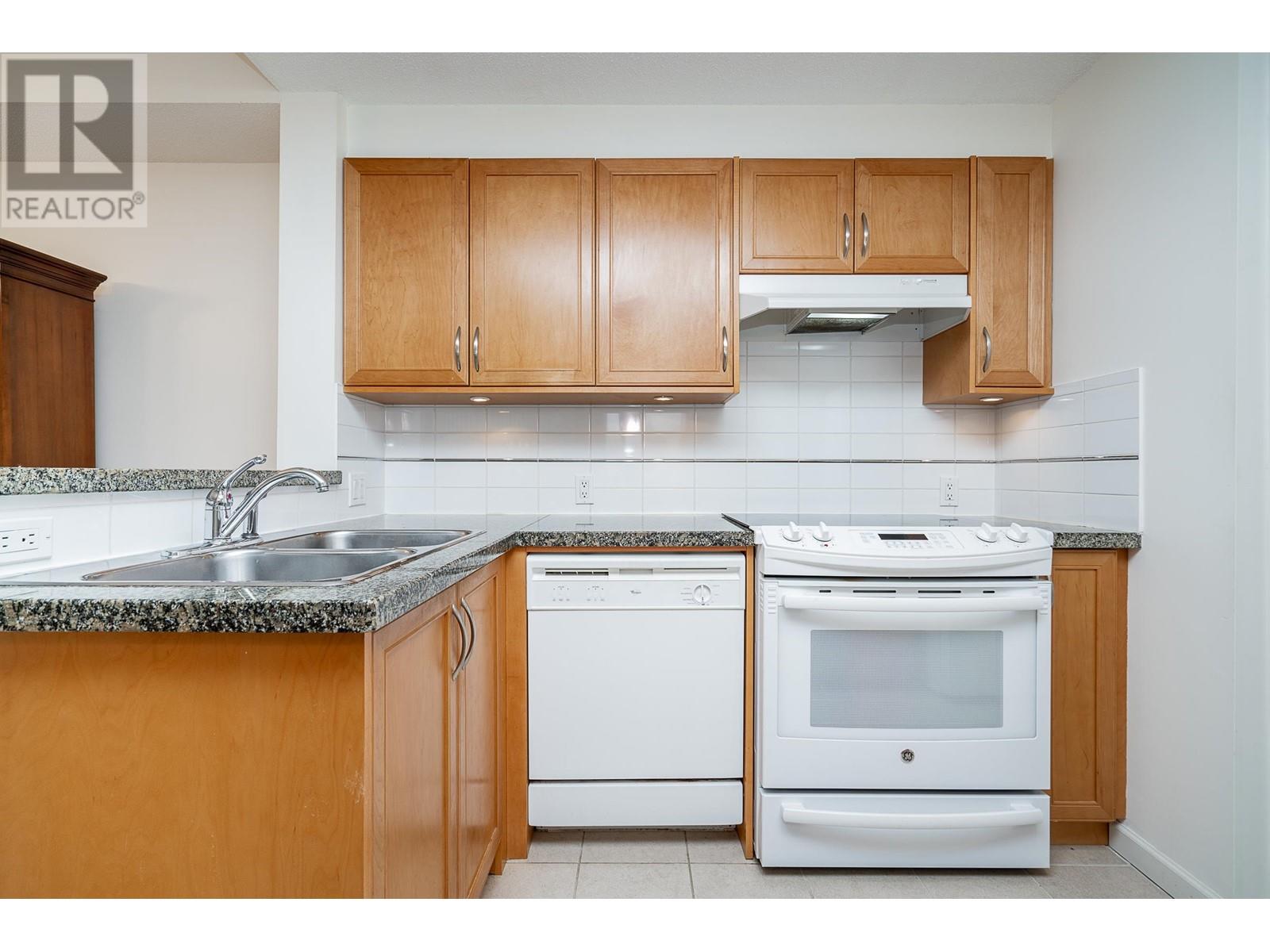 Listing Picture 16 of 28 : TH8 1889 ROSSER AVENUE, Burnaby / 本拿比 - 魯藝地產 Yvonne Lu Group - MLS Medallion Club Member