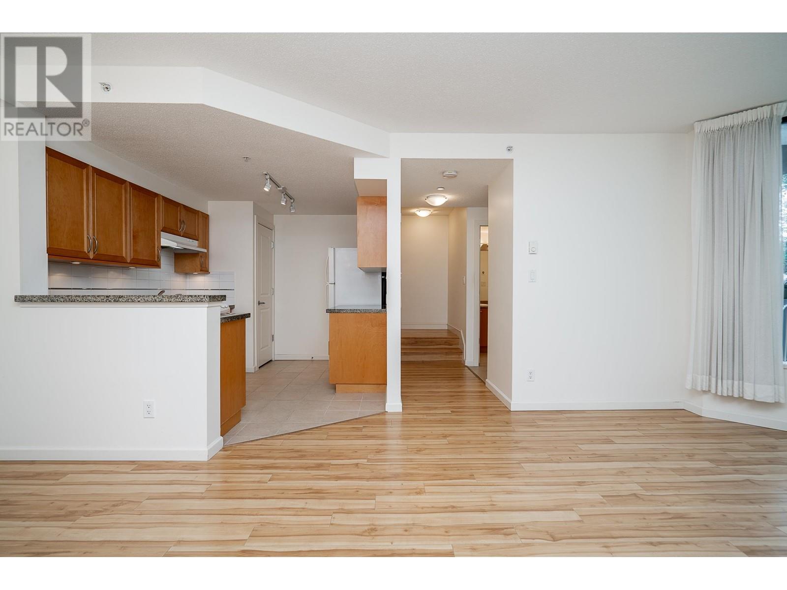 Listing Picture 10 of 28 : TH8 1889 ROSSER AVENUE, Burnaby / 本拿比 - 魯藝地產 Yvonne Lu Group - MLS Medallion Club Member