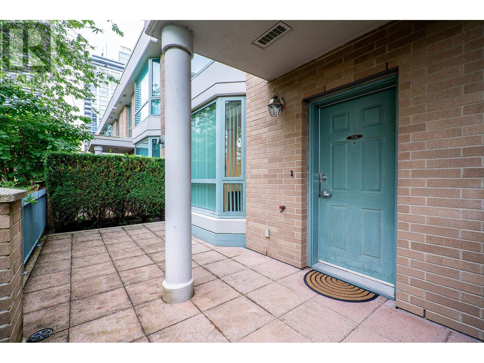 Listing Picture 2 of 28 : TH8 1889 ROSSER AVENUE, Burnaby / 本拿比 - 魯藝地產 Yvonne Lu Group - MLS Medallion Club Member