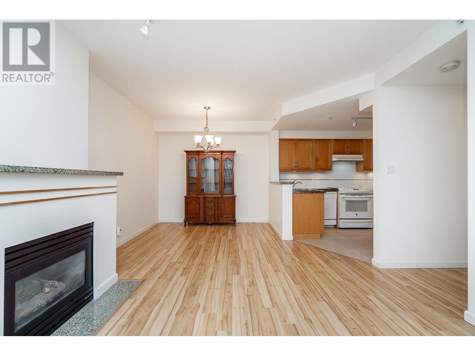 Listing Picture 9 of 28 : TH8 1889 ROSSER AVENUE, Burnaby / 本拿比 - 魯藝地產 Yvonne Lu Group - MLS Medallion Club Member