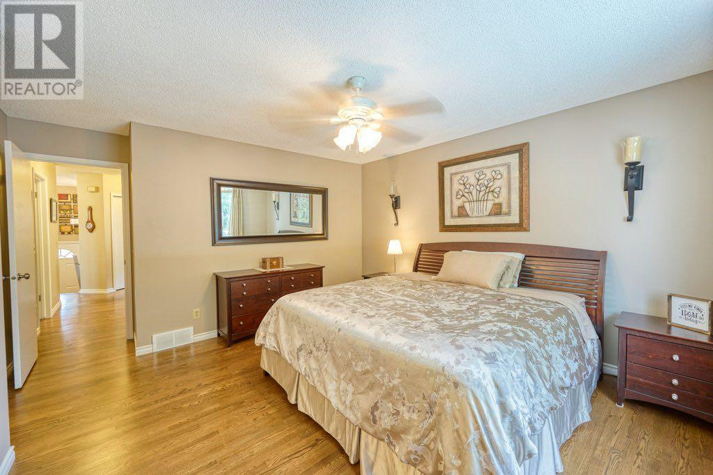 163 Sandringham Close Nw, Calgary, Alberta  T3K 3W9 - Photo 13 - A2159594