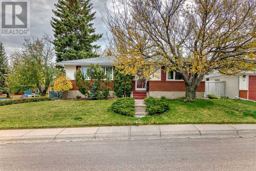 1107 Hunterston Hill Nw, Calgary, Alberta  T2K 4P1 - Photo 2 - A2172005