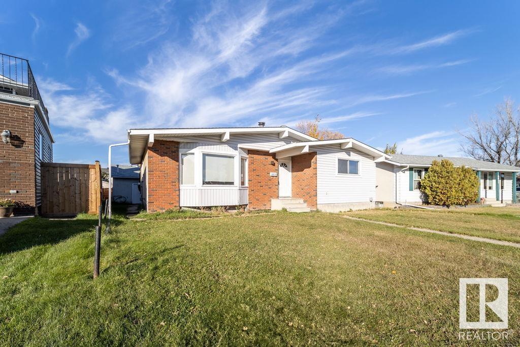 6835 39 Av Nw, Edmonton, Alberta  T6K 2N6 - Photo 2 - E4410278