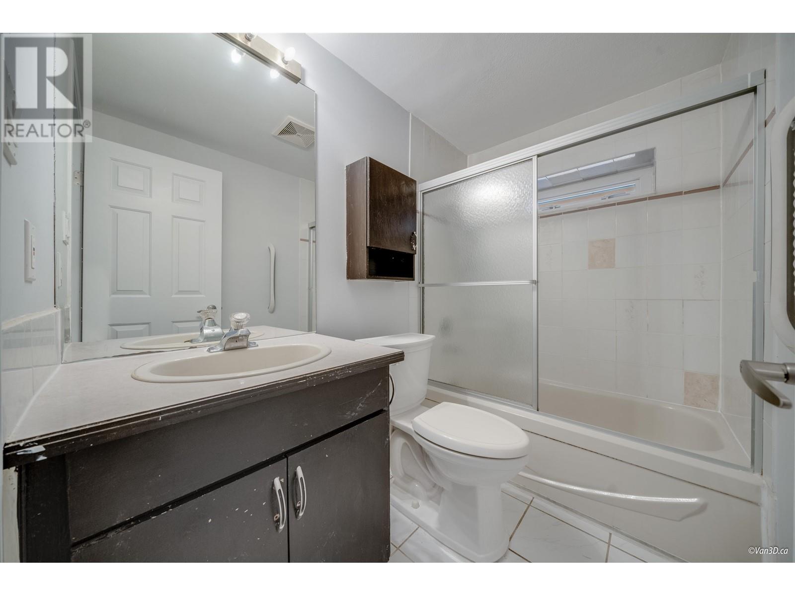 Listing Picture 19 of 40 : 1965 E 37TH AVENUE, Vancouver / 溫哥華 - 魯藝地產 Yvonne Lu Group - MLS Medallion Club Member