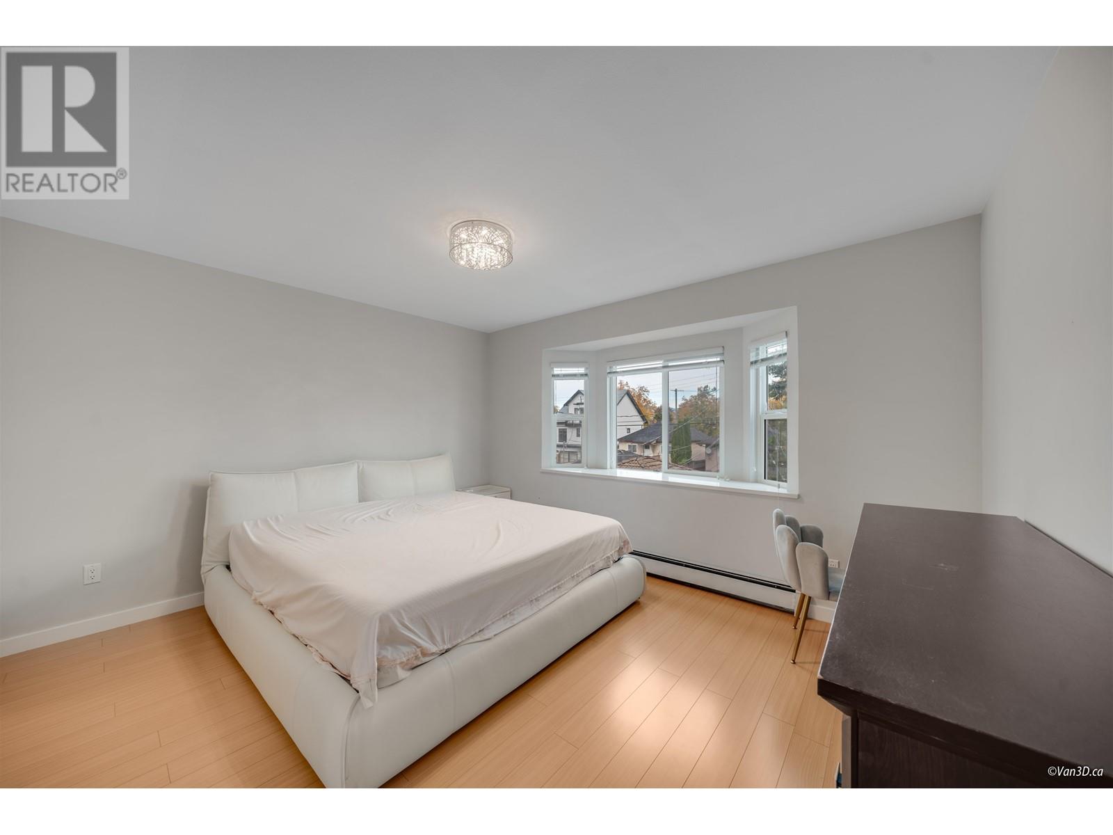 Listing Picture 28 of 40 : 1965 E 37TH AVENUE, Vancouver / 溫哥華 - 魯藝地產 Yvonne Lu Group - MLS Medallion Club Member