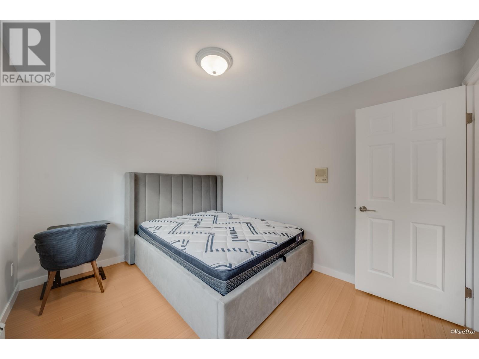 Listing Picture 29 of 40 : 1965 E 37TH AVENUE, Vancouver / 溫哥華 - 魯藝地產 Yvonne Lu Group - MLS Medallion Club Member