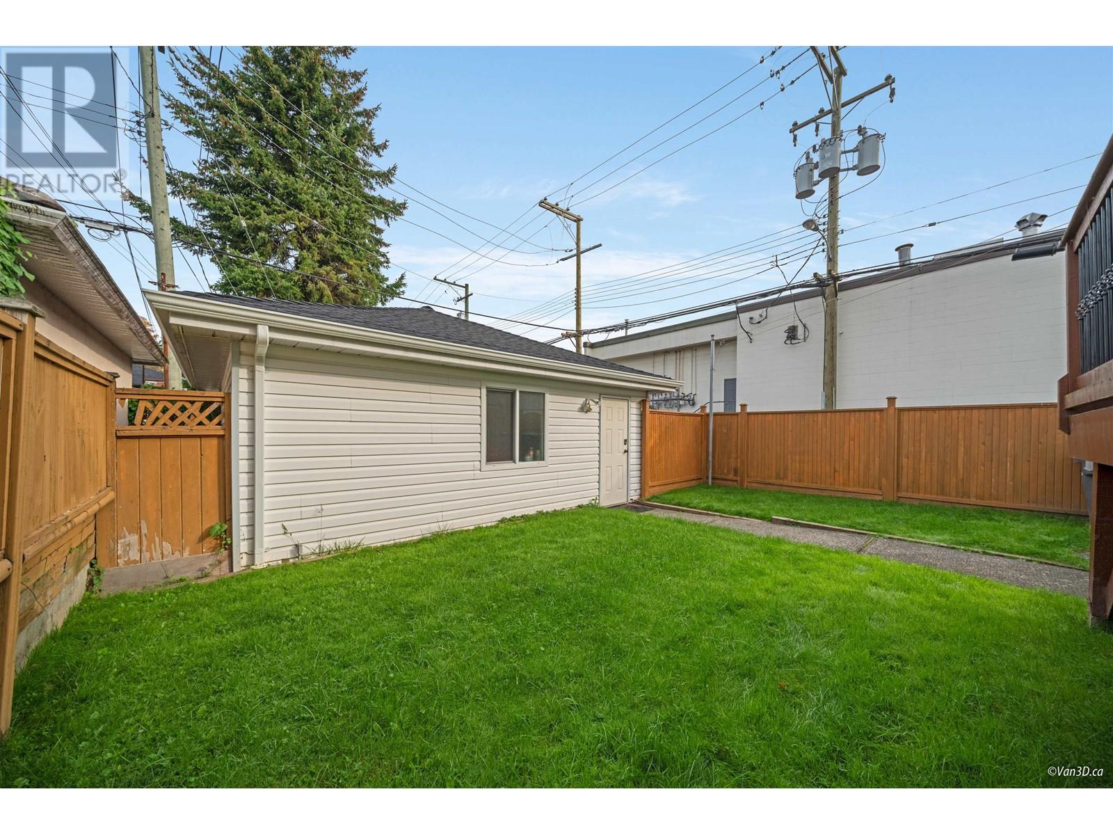 Listing Picture 37 of 40 : 1965 E 37TH AVENUE, Vancouver / 溫哥華 - 魯藝地產 Yvonne Lu Group - MLS Medallion Club Member