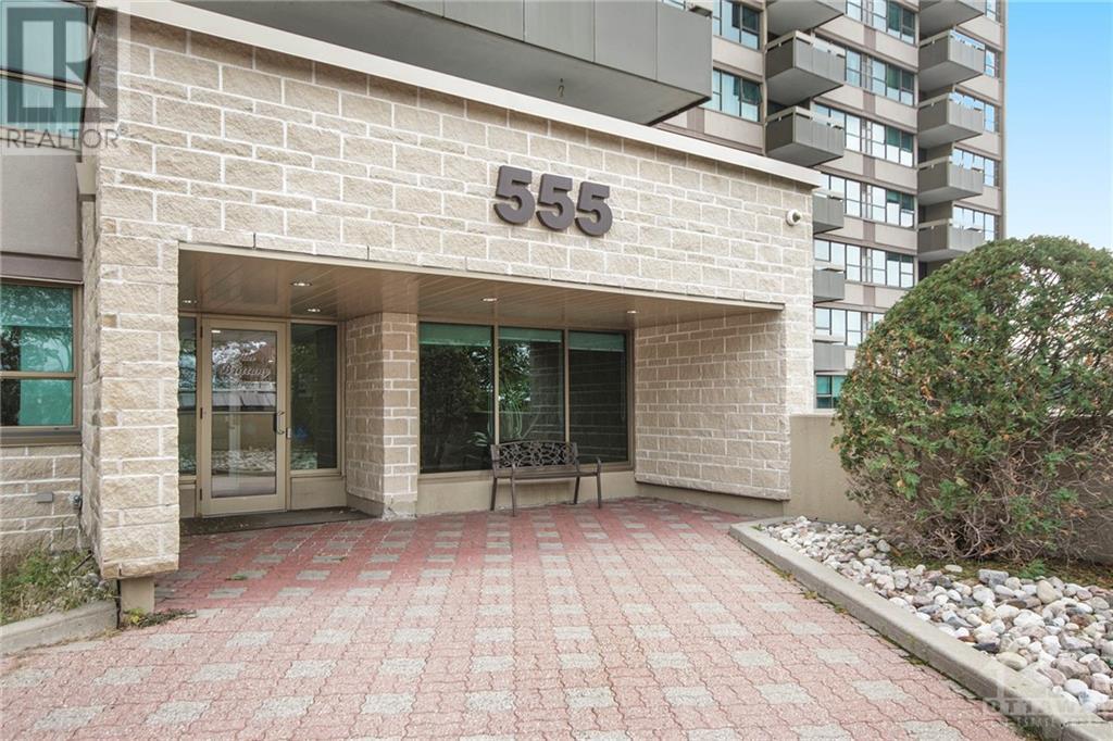 555 Brittany Drive Unit#313, Ottawa, Ontario  K1K 4C5 - Photo 2 - 1412434