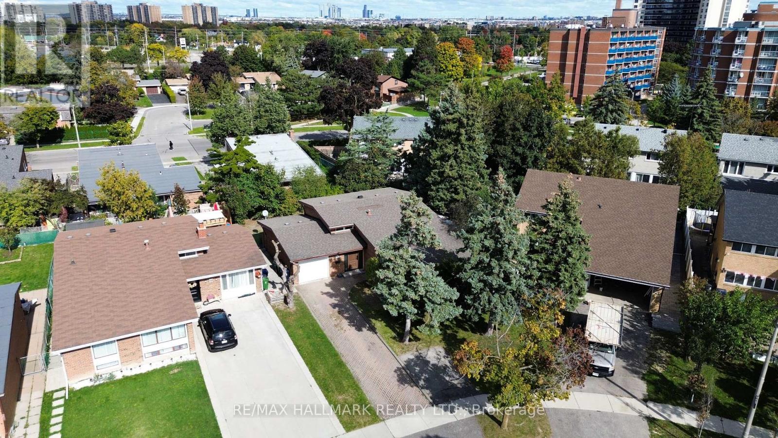 58 Masseygrove Crescent, Toronto (Mount Olive-Silverstone-Jamestown), Ontario  M9V 3C9 - Photo 32 - W9395232