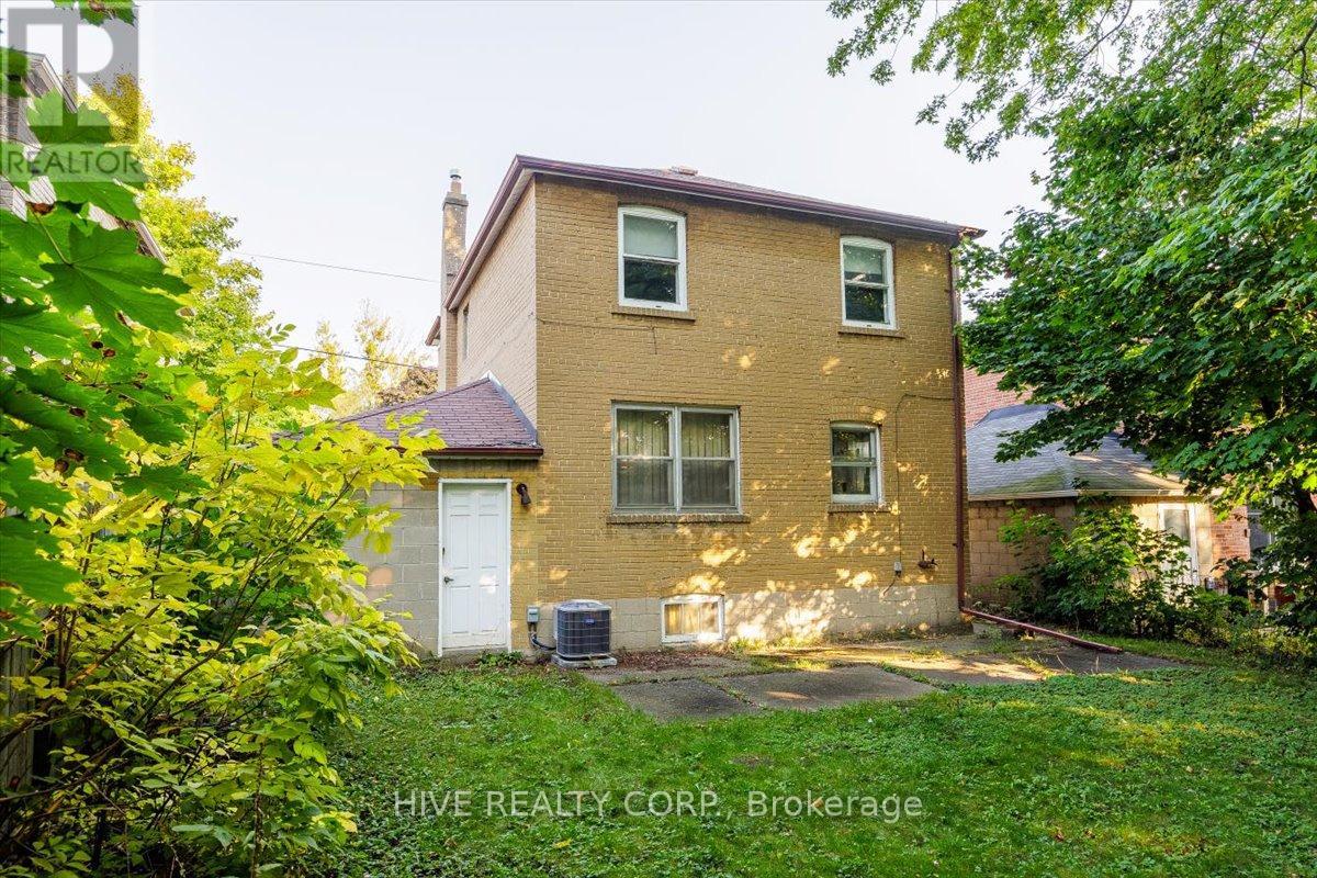 25 Edinburgh Drive, Toronto, Ontario  M3H 1B5 - Photo 9 - C9395367