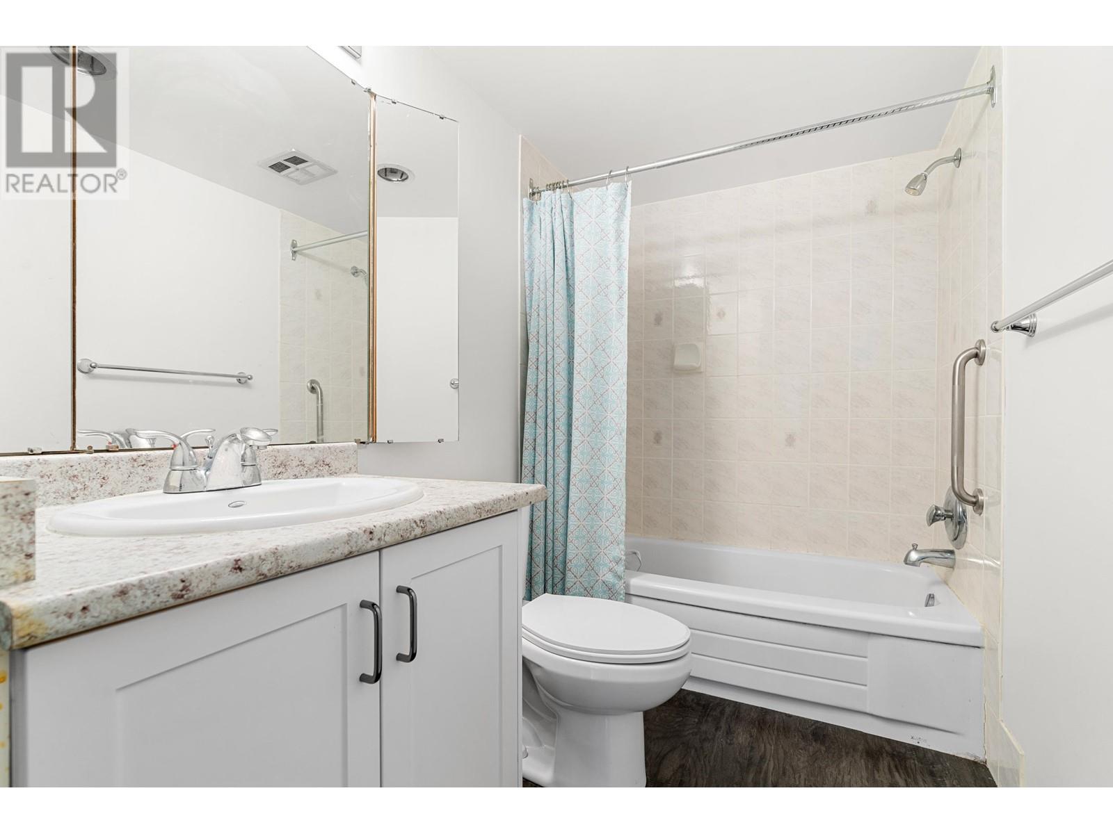 Listing Picture 16 of 28 : 203 1355 HARWOOD STREET, Vancouver / 溫哥華 - 魯藝地產 Yvonne Lu Group - MLS Medallion Club Member