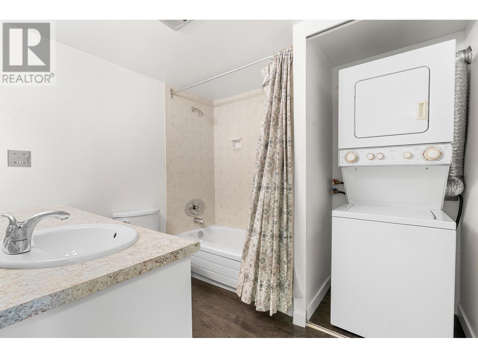 Listing Picture 20 of 28 : 203 1355 HARWOOD STREET, Vancouver / 溫哥華 - 魯藝地產 Yvonne Lu Group - MLS Medallion Club Member