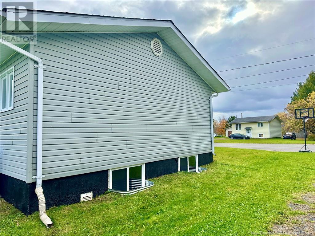 33 Aéroport Street, Edmundston, New Brunswick  E7C 2M9 - Photo 28 - NB107822