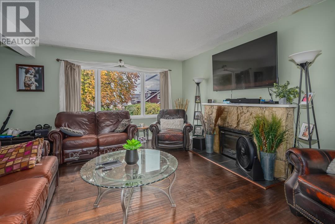 Listing Picture 4 of 6 : 3288 E 27 AVENUE, Vancouver / 溫哥華 - 魯藝地產 Yvonne Lu Group - MLS Medallion Club Member