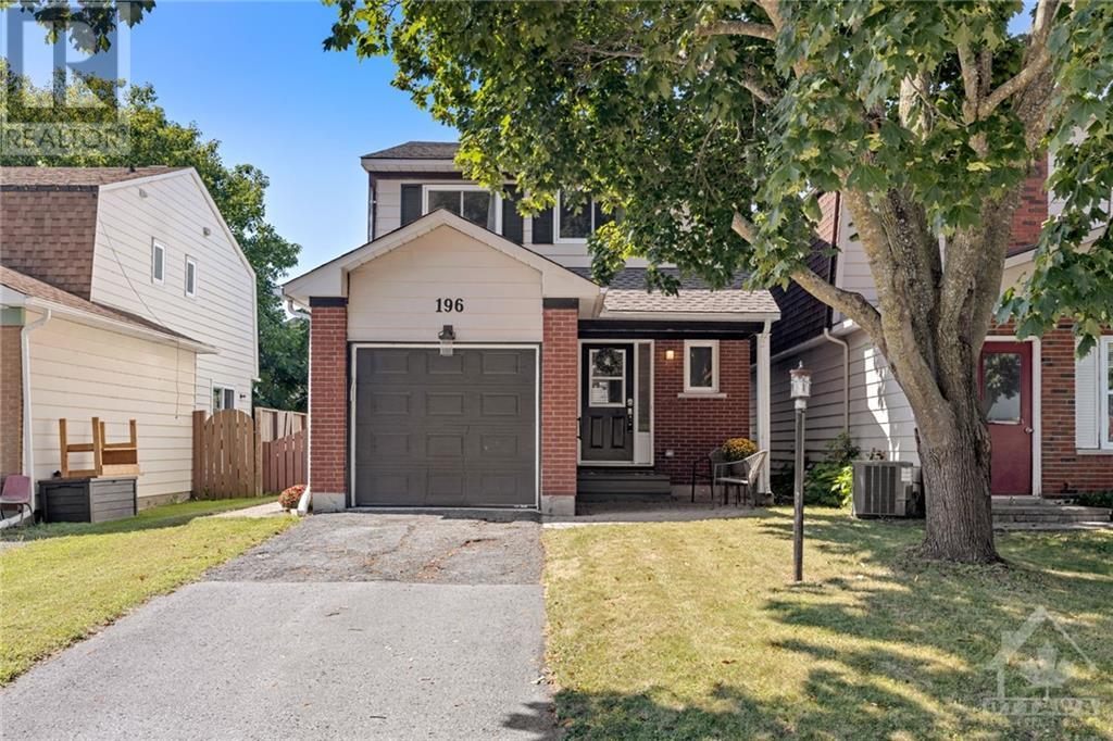 196 LARKIN DRIVE Ottawa