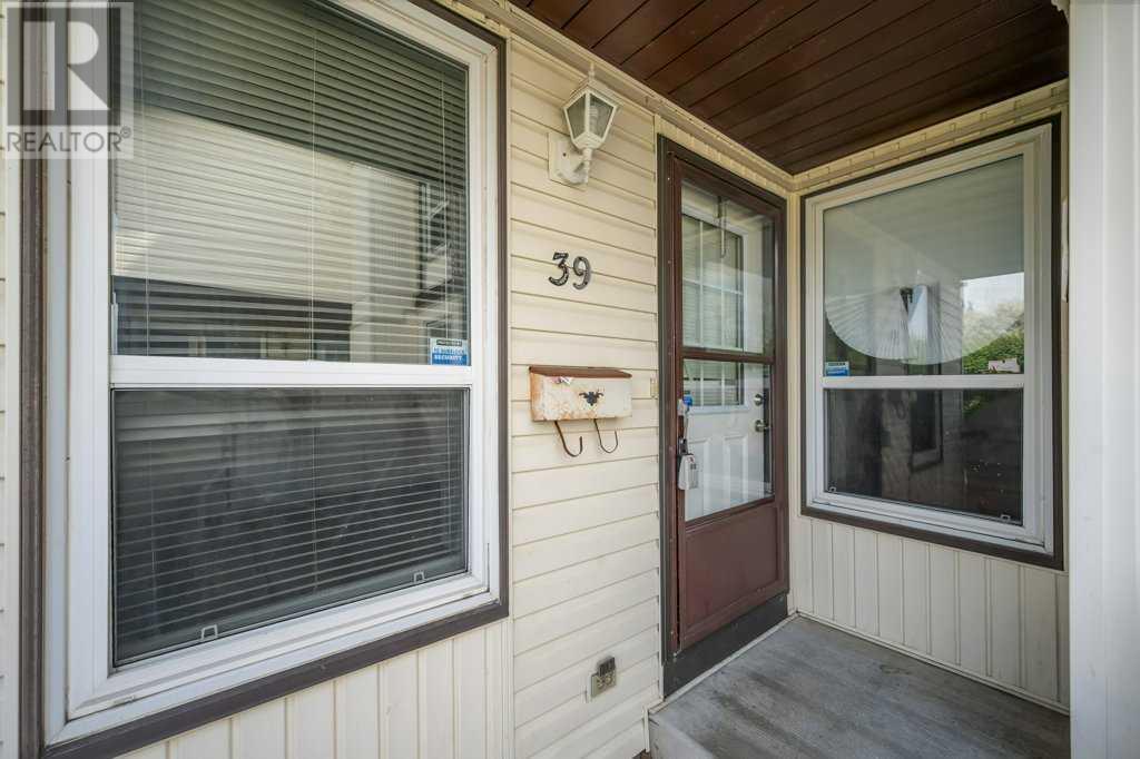 39, 3200 60 Street Ne, Calgary, Alberta  T1Y 4K8 - Photo 2 - A2151378