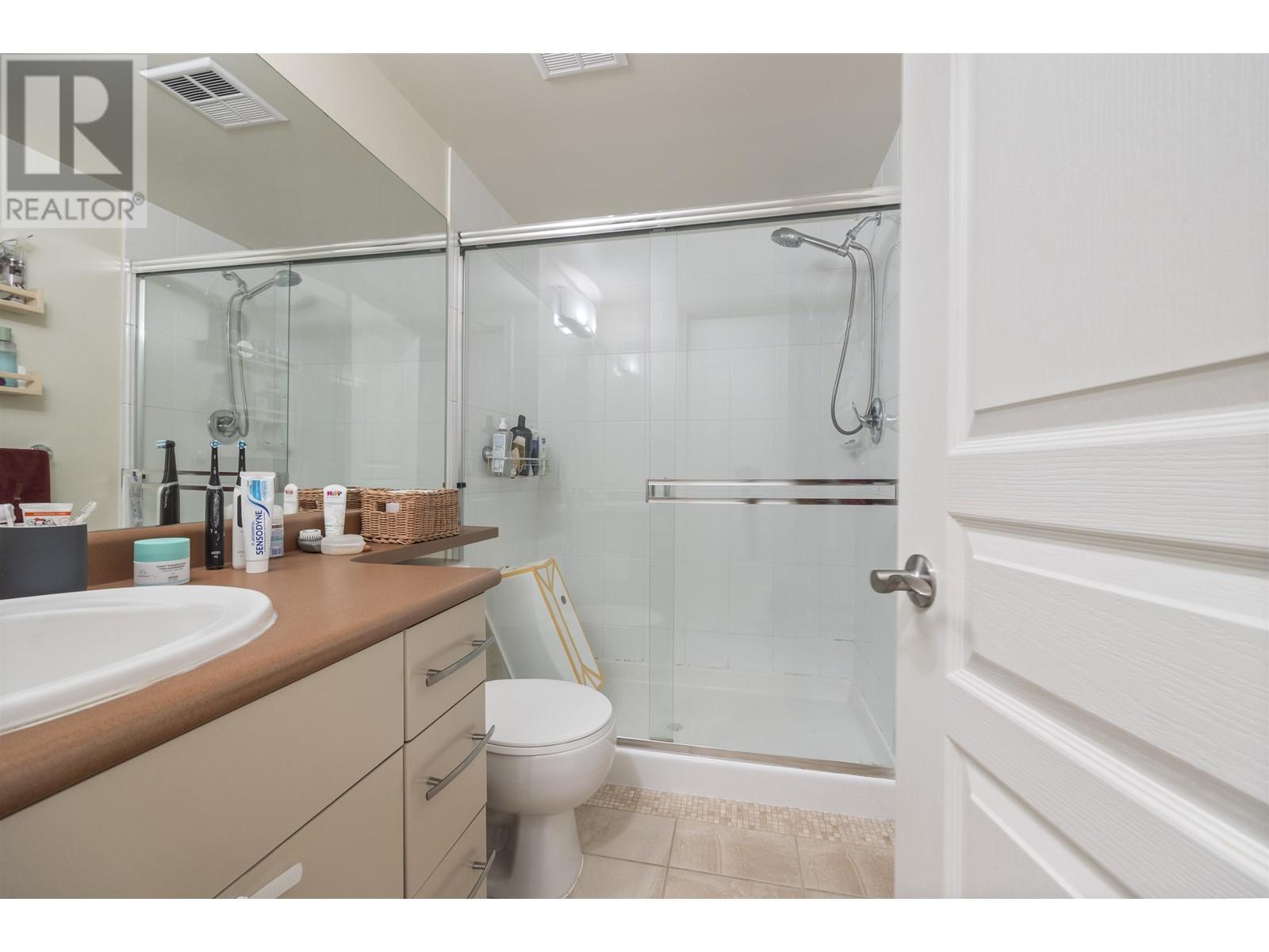 Listing Picture 11 of 12 : 004 9288 UNIVERSITY CRESCENT, Burnaby / 本拿比 - 魯藝地產 Yvonne Lu Group - MLS Medallion Club Member