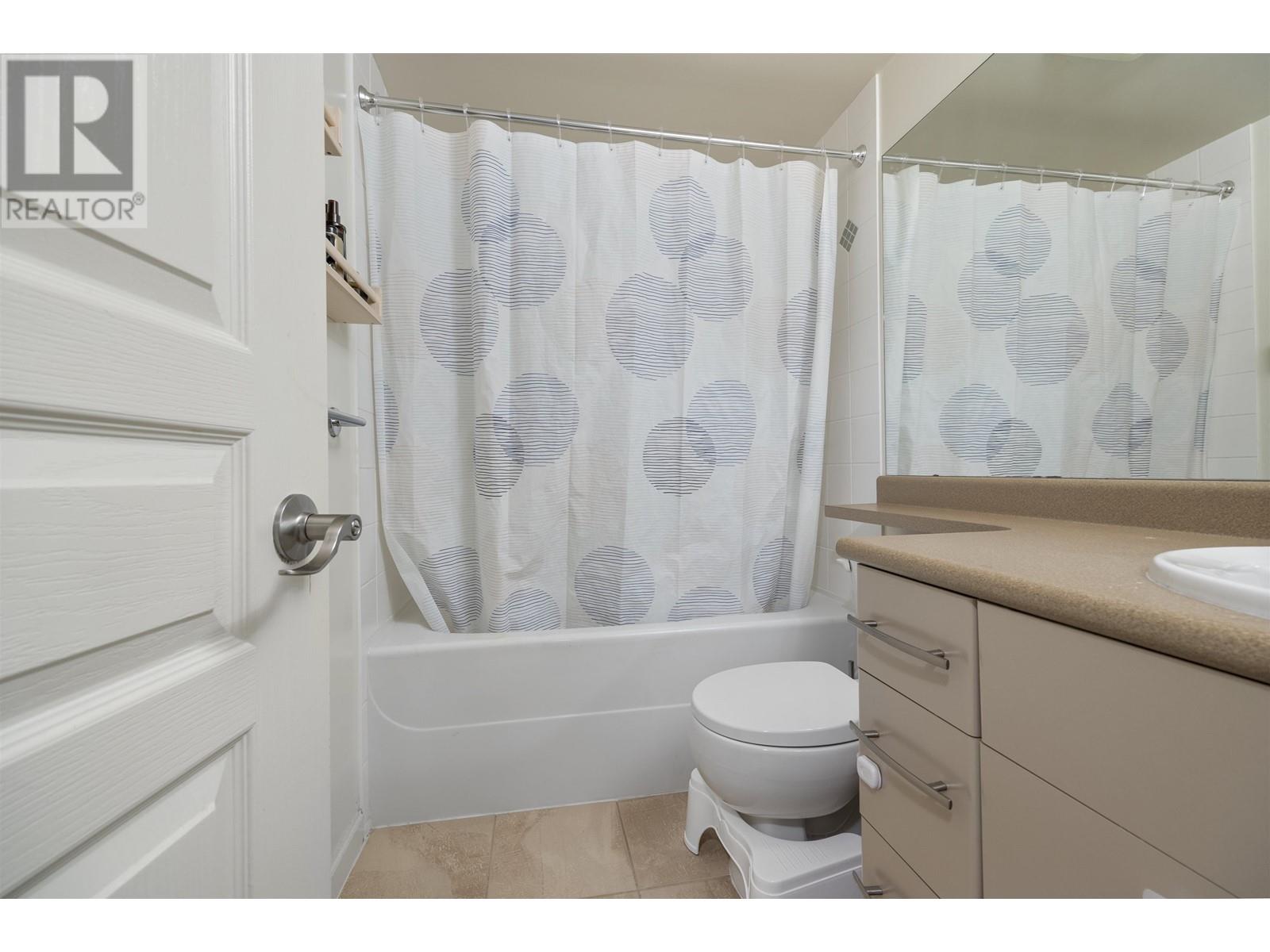 Listing Picture 9 of 12 : 004 9288 UNIVERSITY CRESCENT, Burnaby / 本拿比 - 魯藝地產 Yvonne Lu Group - MLS Medallion Club Member