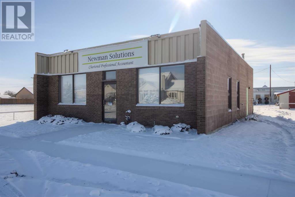 Property at 413 3 Avenue N image 3