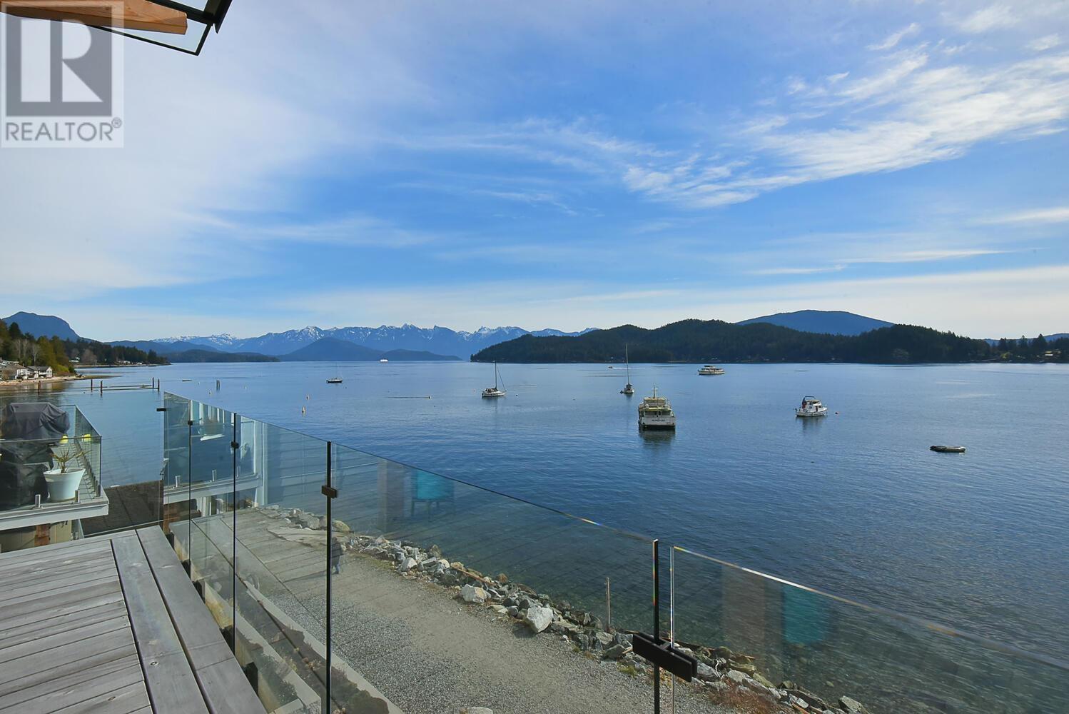 466 Marine Drive, Gibsons, British Columbia  V0N 1V0 - Photo 3 - R2860768