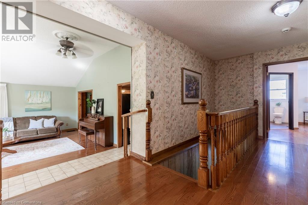 25 Ridge Road E, Grimsby, Ontario  L3M 4E7 - Photo 17 - 40662749