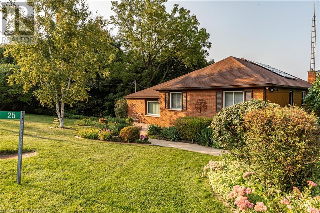 25 Ridge Road E, Grimsby, Ontario  L3M 4E7 - Photo 2 - 40662749