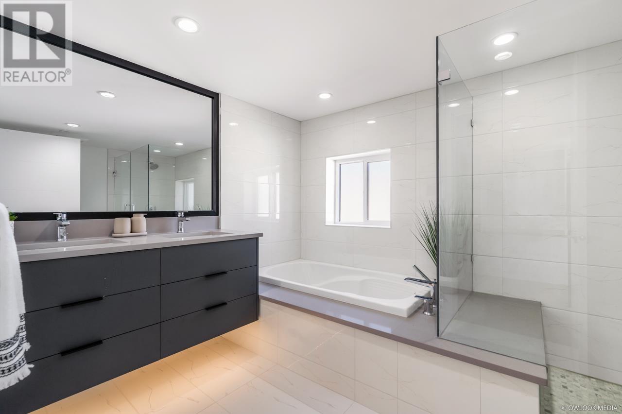 Listing Picture 14 of 22 : 1007 W 58TH AVENUE, Vancouver / 溫哥華 - 魯藝地產 Yvonne Lu Group - MLS Medallion Club Member