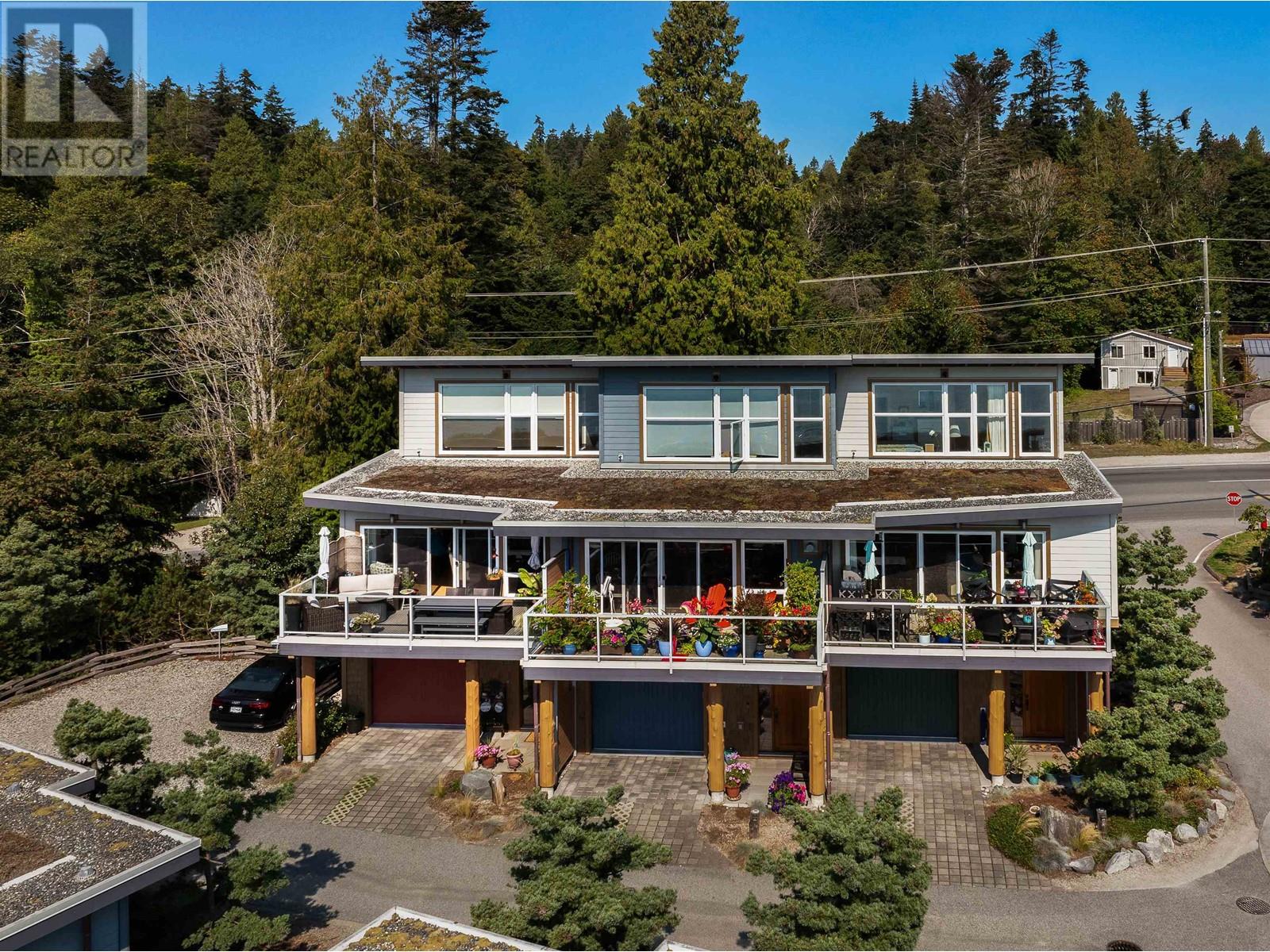 5398 Wakefield Beach Lane, Sechelt, British Columbia  V7Z 0T6 - Photo 3 - R2935557