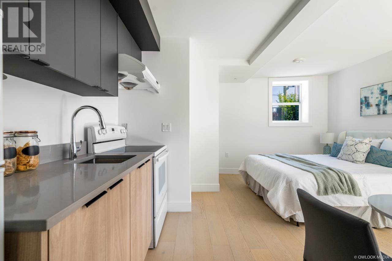 Listing Picture 16 of 18 : 7357 OAK STREET, Vancouver / 溫哥華 - 魯藝地產 Yvonne Lu Group - MLS Medallion Club Member