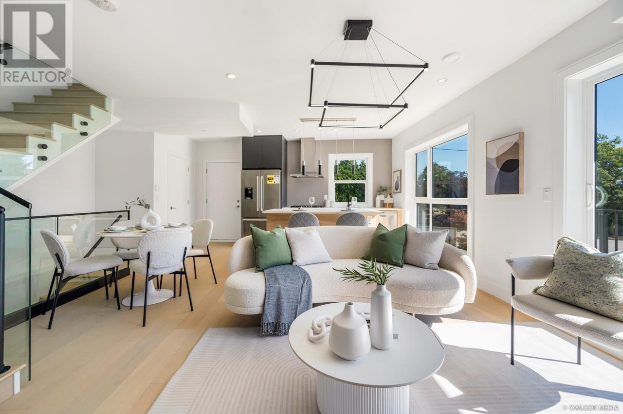 Listing Picture 2 of 18 : 7357 OAK STREET, Vancouver / 溫哥華 - 魯藝地產 Yvonne Lu Group - MLS Medallion Club Member