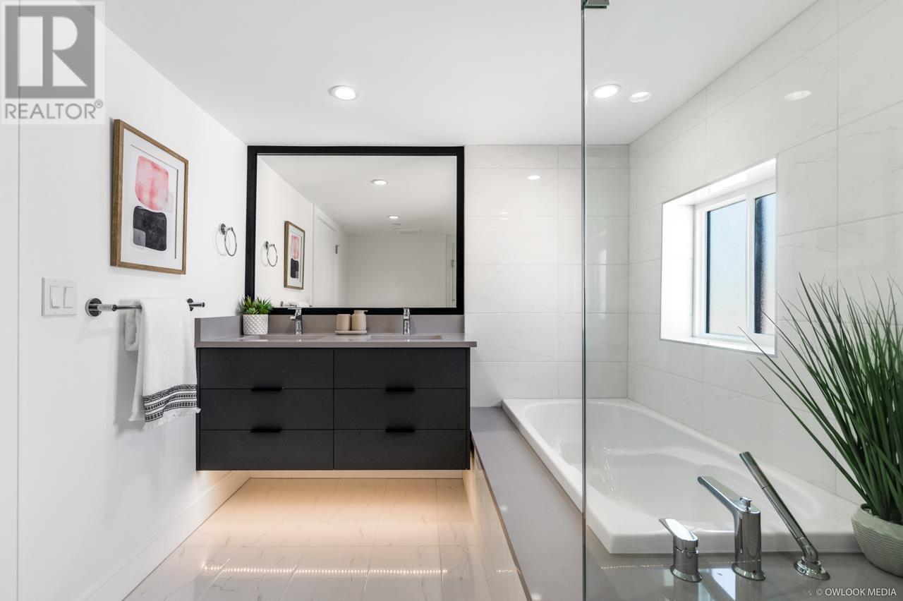 Listing Picture 13 of 22 : 7355 OAK STREET, Vancouver / 溫哥華 - 魯藝地產 Yvonne Lu Group - MLS Medallion Club Member