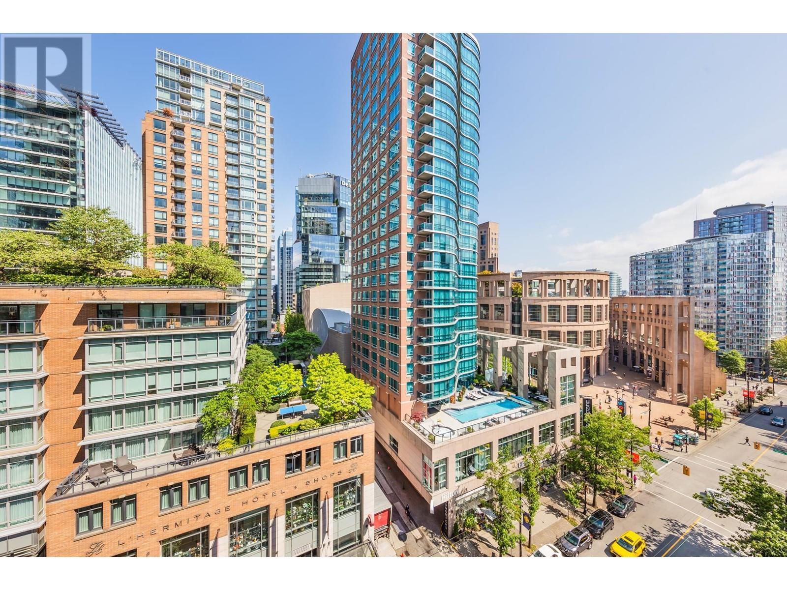 904 480 ROBSON STREET, Vancouver